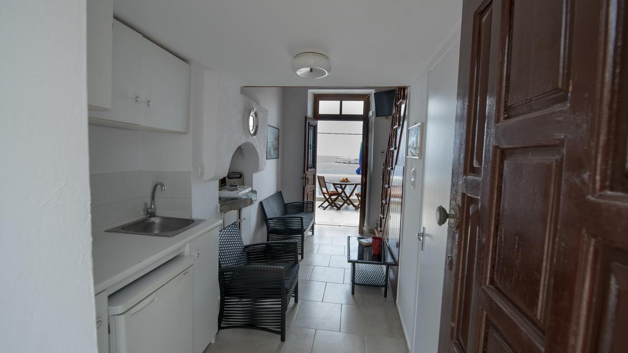 Roulas Apartments Chalki Town Exterior foto